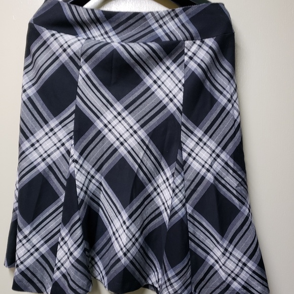 DENVER HAYES Plaid Skirt- Size Large - Picture 2 of 3